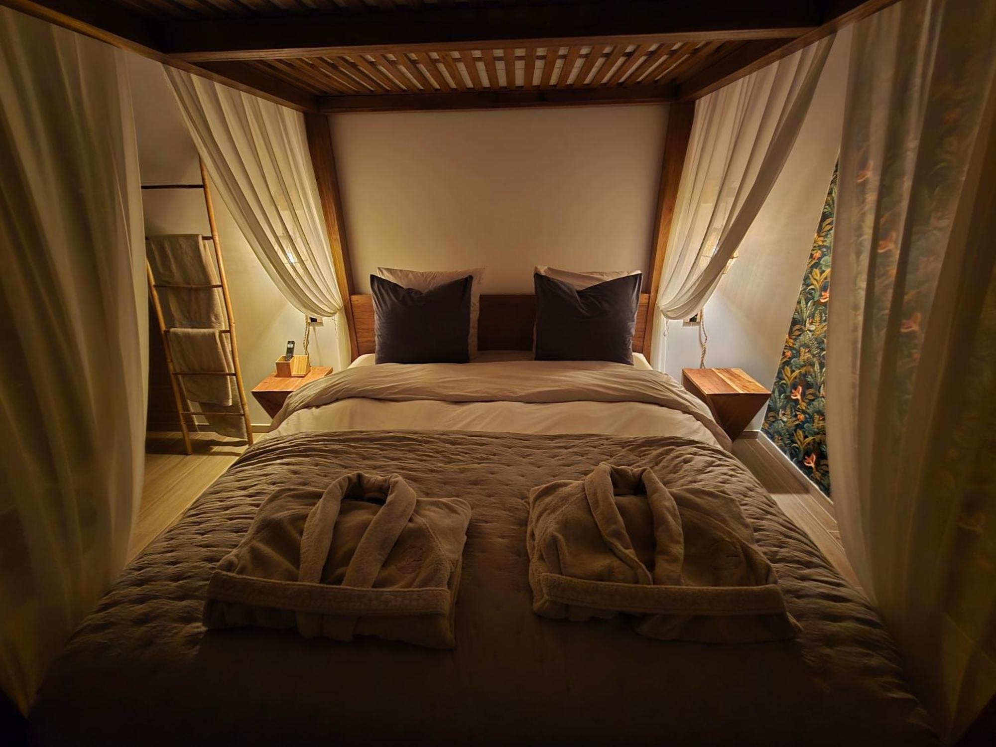 Le Cocoon - Jacuzzi, Sauna Et Piscine Privee Carpentras Luaran gambar